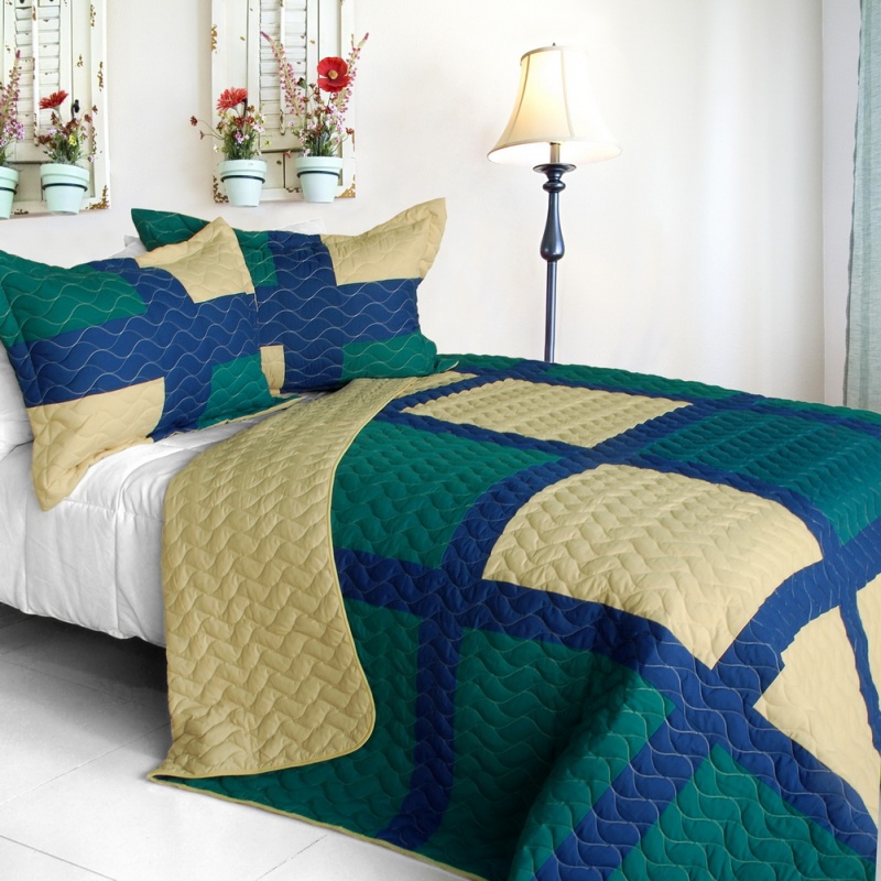 3Pc Vermicelli-Quilted Patchwork Quilt Set - Traveling Light