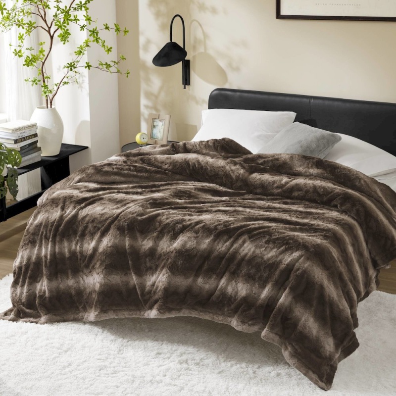 Zuri Faux Fur Blanket, Brown