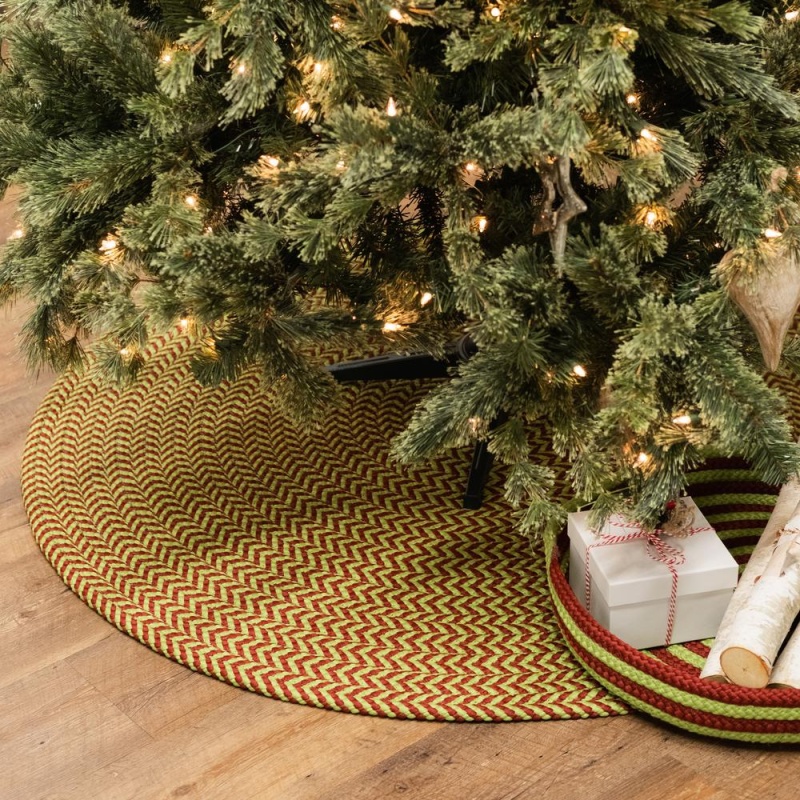 Holiday-Vibes Under Tree Reversible Round Rug - Chevron Vibe 55” X 55”