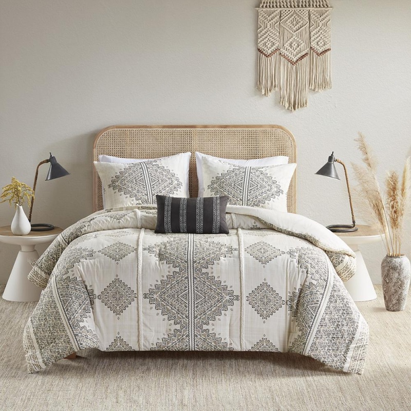 4 Piece Printed Comforter Set With Throw Pillow