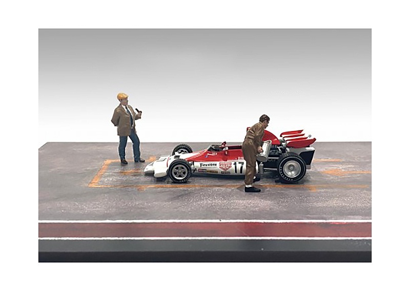 "Race Day" Two Diecast Figures Set 4 For 1/43 Scale Models By American Diorama