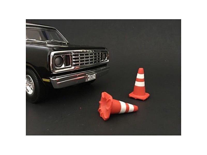 Traffic Cones Accessory Set Of 4 Pieces For 1/18 Scale Models By American Diorama