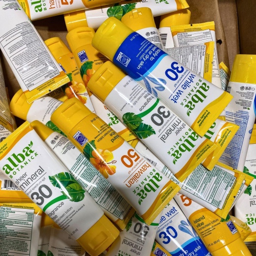 Alba Botanica Lotion Sunscreen Mix Includes Assorted Spf's - Scented & Unscented (50 Pcs Lot)