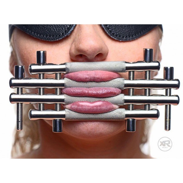 stainless-steel-lips-and-tongue-press