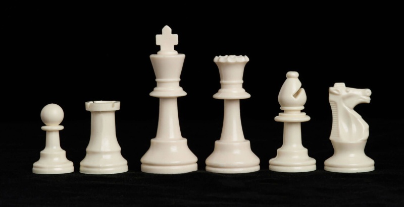 Single Weighted Regulation Plastic Chess Pieces - 3.75" King