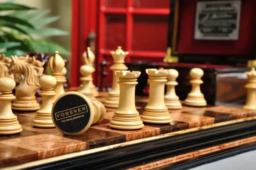 Westminster Series 4.4 Luxury Chess set in Ebony and Box Wood