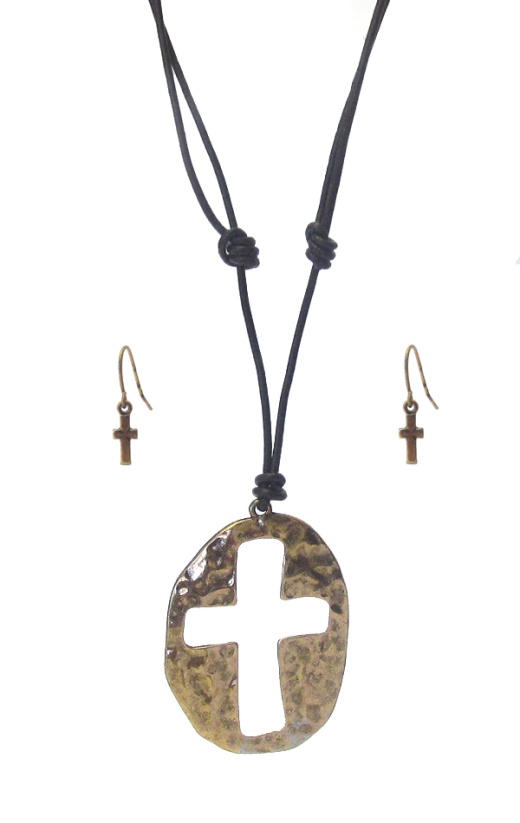 Hammered And Cross Cut Pendant And Pull Tie Cord Necklace Set