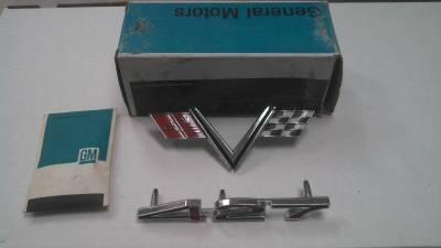 Fender Flags 1967 CHEVY PASSENGER IMPALA 427 FENDER EMBLEM and Flag NOS Limited Supply GM # 3904696