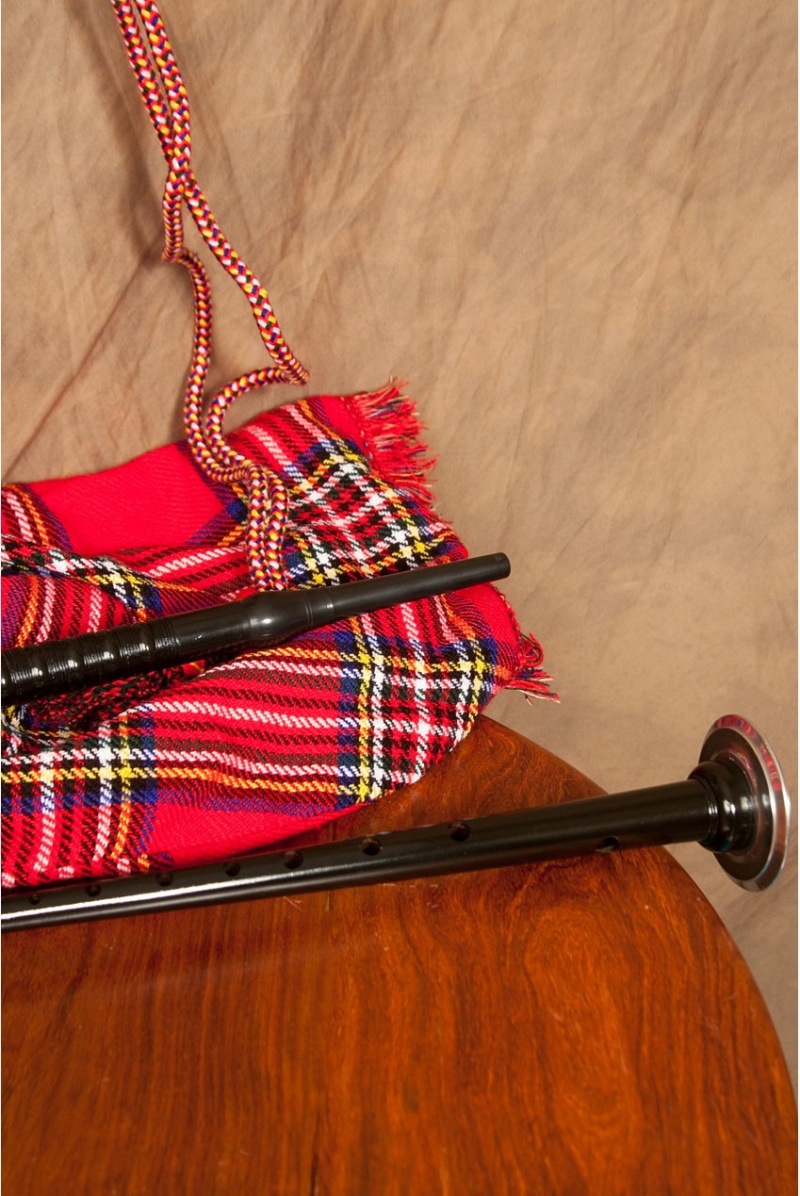 Roosebeck Full Size Sheesham Black Finish Bagpipe With Red Tartan Cover