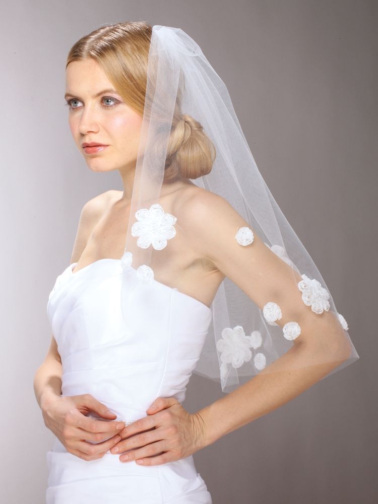 Chic 60'S Mod Wedding Veil With Cut Trim Daisies - 36" Fingertip