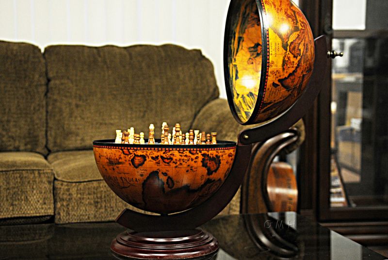 Red Globe 13 Inches With Chess Holder
