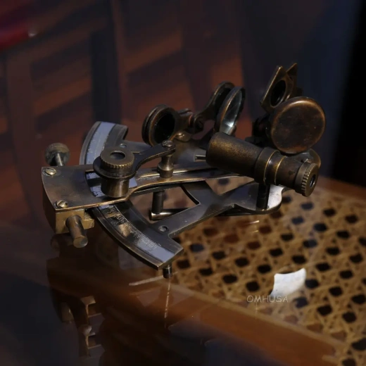 Nautical Sextant in Wood Box (Medium)