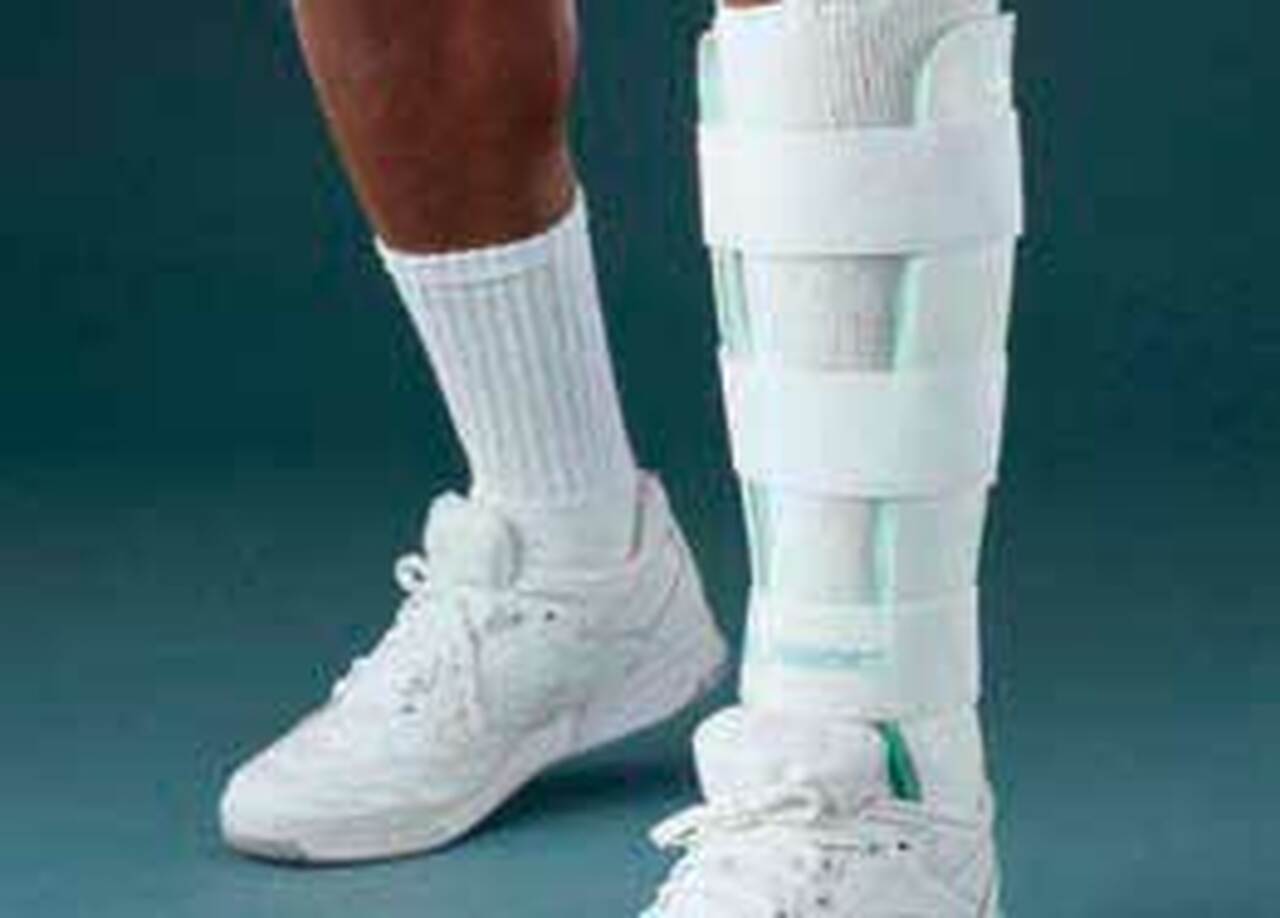 Aircast Leg Brace With Anterior Panel For Tibial Protection