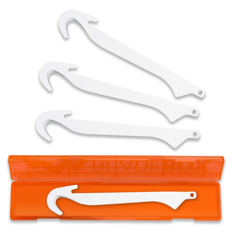 Outdoor Edge, Razor Safe Replacement Blades, Plain Edge, 20J2 Stainless Steel, (4) 3.5" Guthook Blades