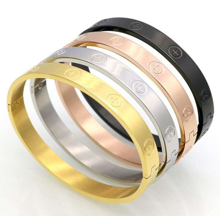 Zilarra Love Bracelet - Gold Zilarra Love Bracelet - Gold Color One Color Size One Size