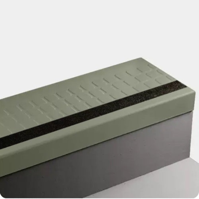 Johnsonite Gecko Raised Square Rubber Stair Tread