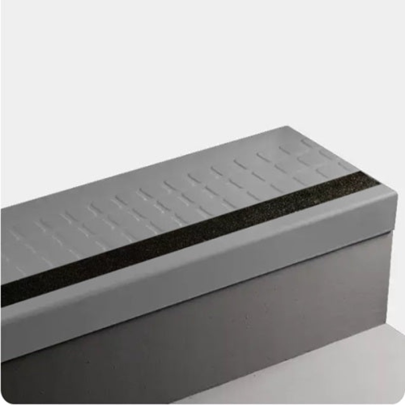 Johnsonite Shark Fin Raised Square Rubber Stair Tread
