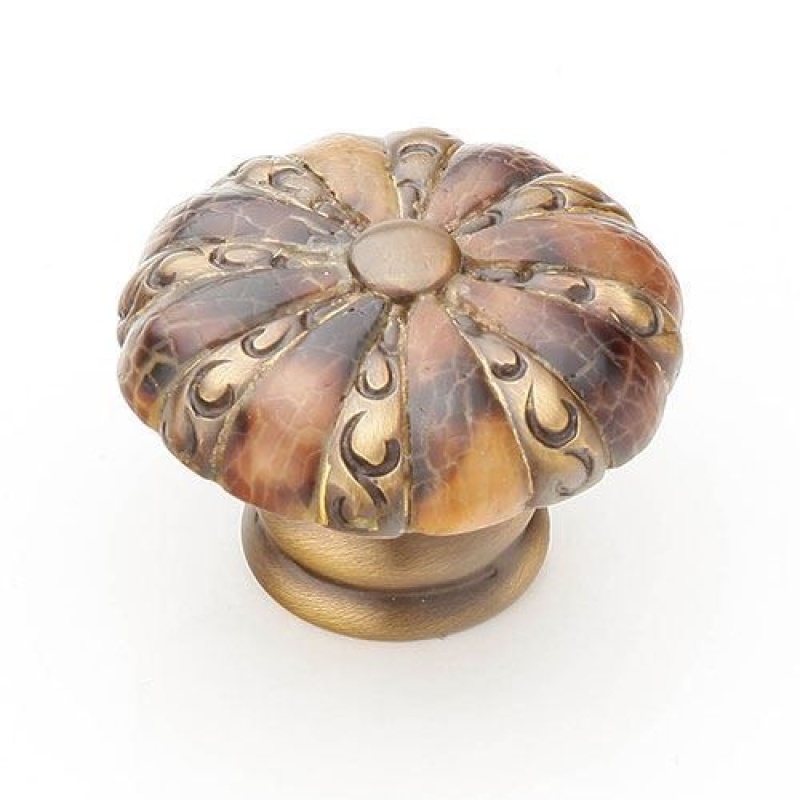 Schaub Symphony Tiger Penshell Round Knob