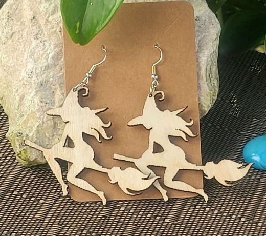 Wood Earring : Witch