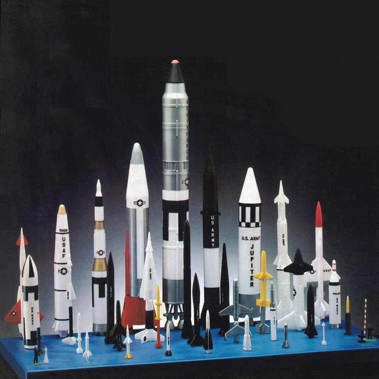Atlantis® Us Space Missile Set Plastic Model Kit, 1/128 Scale