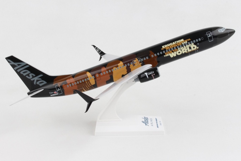 Daron® Skymarks Alaska Airlines "Our Commitment" 737/900, 1/130 Scale